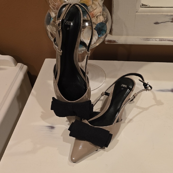 Zara Beige Slingback Heels with Black Accent - Picture 1 of 8